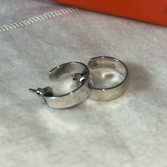 James Avery Hammered SS hammered hoop earrings - Picture 3 of 7